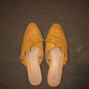 Women’s Size 8.5 Yellow Mules